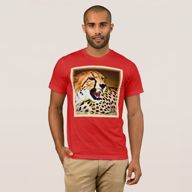 "Fierce and Fiery Cheetah Design". Köp nu T Shirt (Hel framsida)