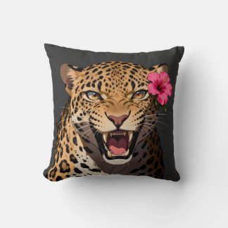 Fierce Leopard Pink Flower Pillow Kudde