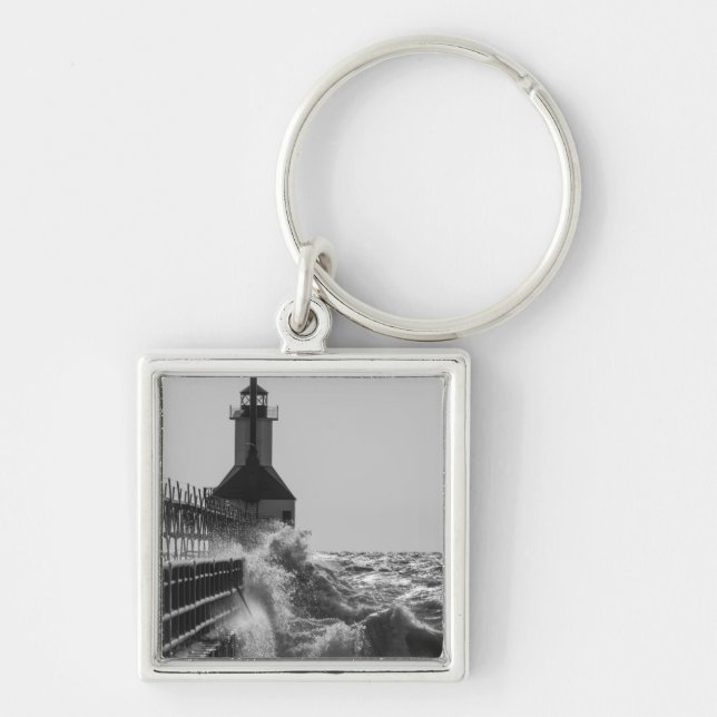 Fierce Vågar vid St Joseph Grayscale Fyrkantig Silverfärgad Nyckelring (Framsidan)