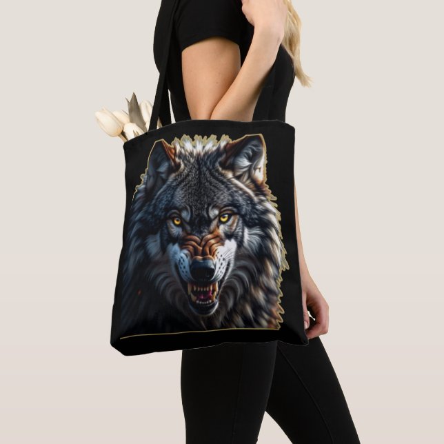 Fierce Wolf – Symbol of Strength and Freedom Tygkasse (Närbild)