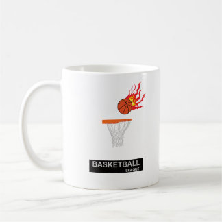 Fiery boll som går in i basket kaffemugg