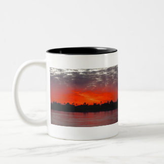 Fiery Red Nile River Sunset .JPG Två-Tonad Mugg