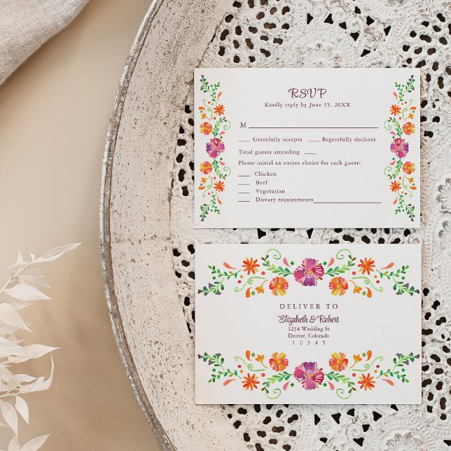 Fiesta-Bröllop OSA kort för färglös mexikansk Blom (Colorful Mexican Floral Fiesta Wedding RSVP Card on a neutral boho wedding table.)