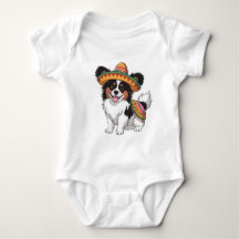 Fiesta Papillon Hund Wearing Sombrero och Sarape