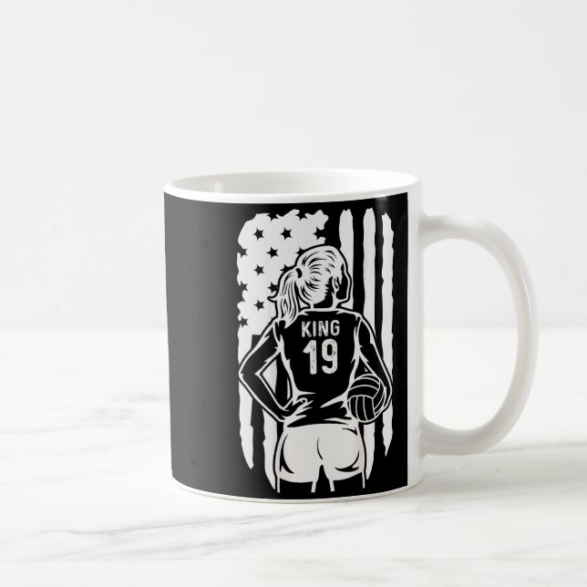 Fife Life Gymnasiet Volleybollkung 19  Kaffemugg (Höger)