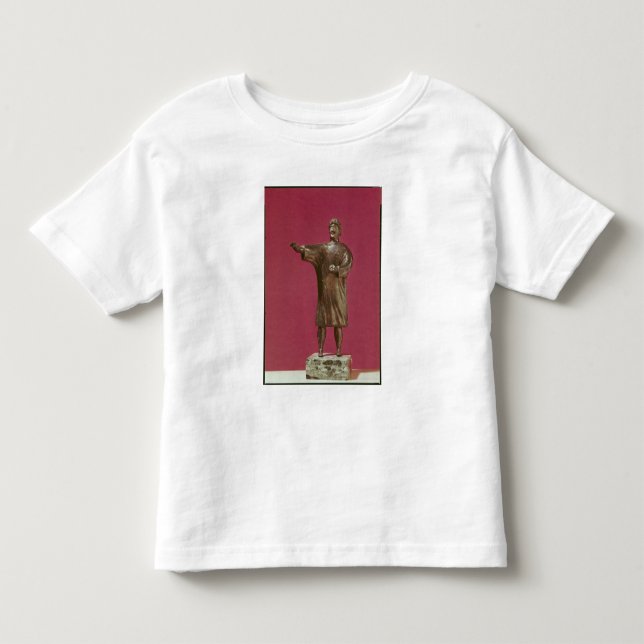 Figurin på en man som bär en saga tee shirt (Framsida)