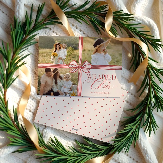 Figursatt i strecket för skör Elegant - nuvarande  Julkort (Wrapped in Cheer Elegant Bow Present Photo Collage Holiday Card)
