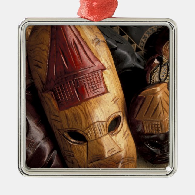 Fiji, Viti Levu Masks på en stadsmarknad. Julgransprydnad Metall (Framsidan)