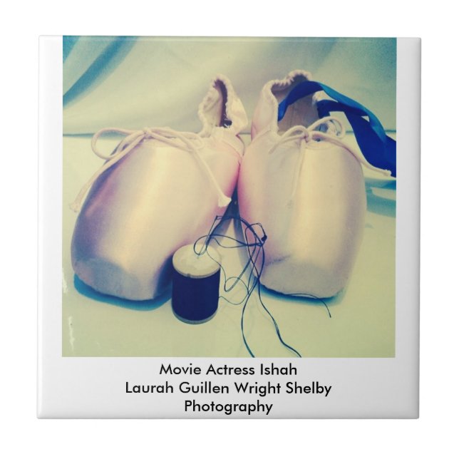 FilmaktrisLaura Guillen aka Ishah fotografi Kakelplatta (Framsidan)