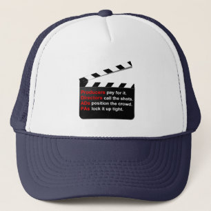 Filmbesättningen tipsar hatten och ge ett slagord keps
