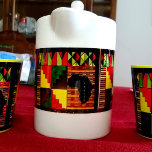 Fin Afrika Tekanna<br><div class="desc">Jag har inspirerats av det vackra afrikanska färg att skapa denna tekanna. Afrikan har ett så vackert,  smart och djärvt färg i sina klovar i sin nationella Flagga. Den här tekannan har en utskriven bild av teckningar som jag skapat med färgpennor.</div>