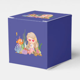 Fin BRUNET HAIR-sjöjungfru som leker i havet Presentaskar