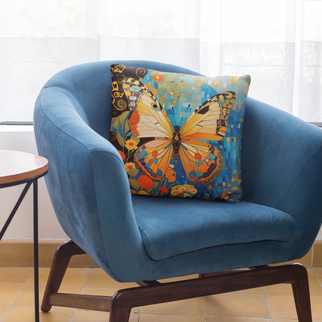 Fin dekorativ fjärilsmussla Blommigt Kudde (Skapare uppladdad)