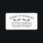 Fin Grönt Mistletoe Merry Gift jul Adressetikett<br><div class="desc">Jul bröllop-adressetiketter med mistletoe grenar och Merry & Married i en böjd text. Mistletoe temed bröllop returetiketter.</div>