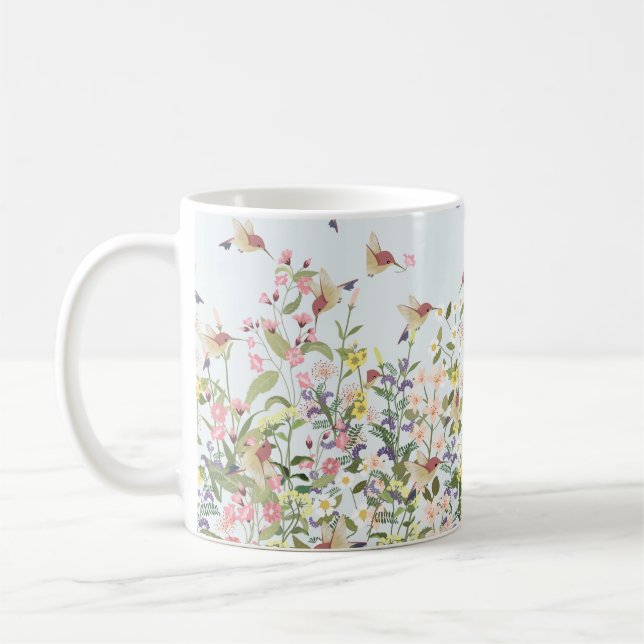 Fin hummingbird i sötad blommigt blomgarde kaffemugg (Vänster)