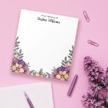 Fin Lila Peach-Blommigten från skrivbordet Anteckningsblock<br><div class="desc">Blommigt från anteckningsblockets skrivbord med söt blommor i en palett av persikor och lila och rosa i trendig med ditt namn i ett gigantiskt skript. anteckningsblock för söt persiko- och lila personlig med blommor och grönt anpassat med ditt namn. Skriv dina anteckningar på dagen eller anteckningarna till din familj, vänner...</div>