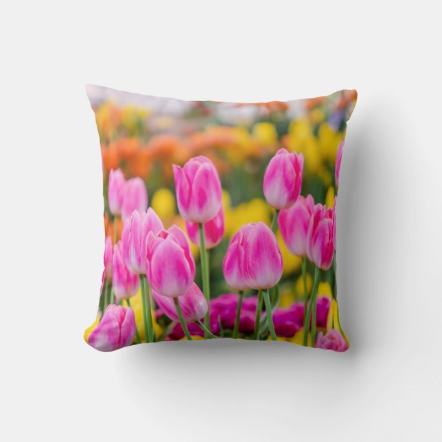 Fin Rosa Tulips i en Garden Kudde (Framsida)