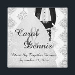 Fina Groom & Bride Keepsaké Magnet<br><div class="desc">Bröllopsdagens favoritmagneter. En Bröllopsdag från redot Bride and Groom för att anpassa sig. Om det behövs kan du ta bort all text och börja om från början med egna alternativ för text, färg och teckensnitt med Zazzle-designområdet i verktyg. Obs! Alla mallområden behöver inte ändras. 📌 Om du behöver anpassa ytterligare...</div>