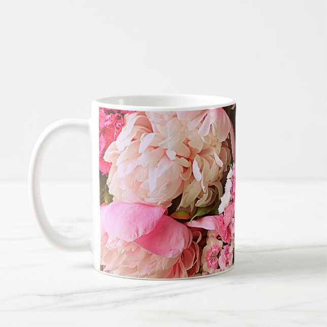 Fina sommarblommor. Rosa peony och Kaffemugg (Vänster)