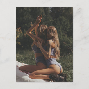 Fina Twillingar för fotografi av glamormodell utom Vykort