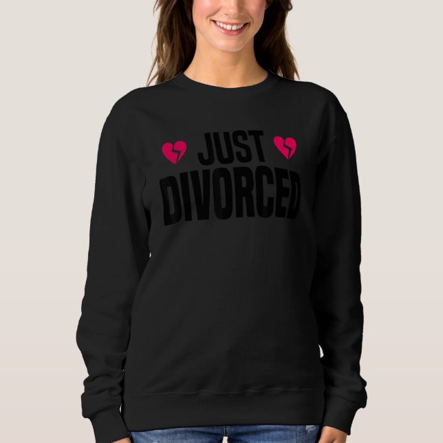 Finally Divorced - Divorce Party & Breakup T Shirt (Framsida)