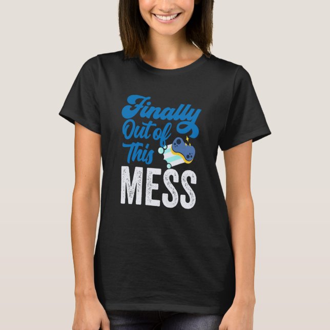 Finally Out Of This Mess Pensioner Retiree Retirem T Shirt (Framsida)