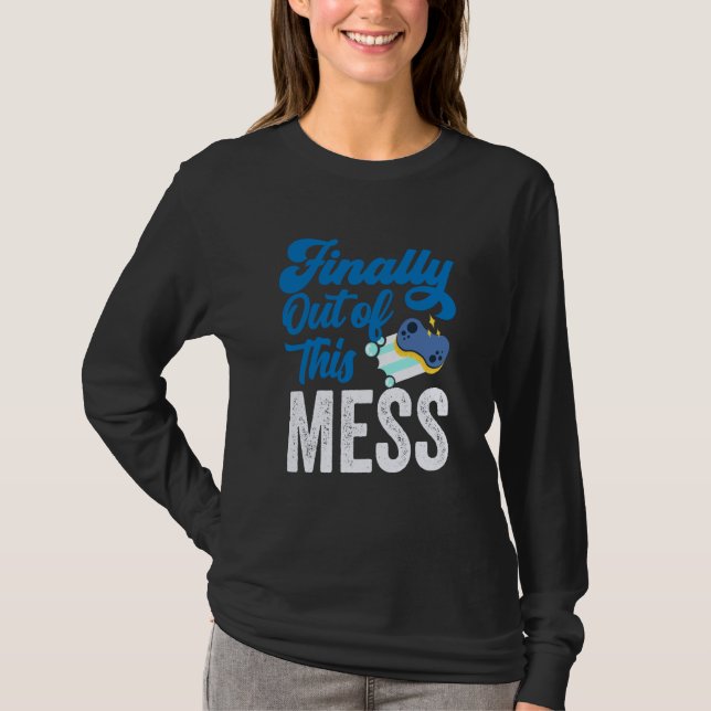 Finally Out Of This Mess Pensioner Retiree Retirem T Shirt (Framsida)