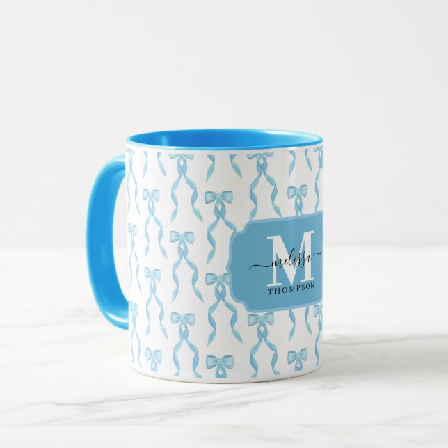 Finare Blue Bow Monogrammed Mugg (Framsida vänster)