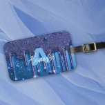 Finare Chic Glam Blue Paint Drip Namn Monogram Bagagebricka<br><div class="desc">Den här anpassadet bagagetaggen har en öga-fångstdesign med en rik, blå bakgrund som simulerar ett glitter i struktur. Att lägga till stiliserade målardroppar från översta kant, ge intrycket av ett dynamiskt och konstnärligt flöde. Skuggningseffekten av glitter och färgdropparnas flyktighet skapar en unik och attraktiv kompletterande perfekt för att tillföra en...</div>
