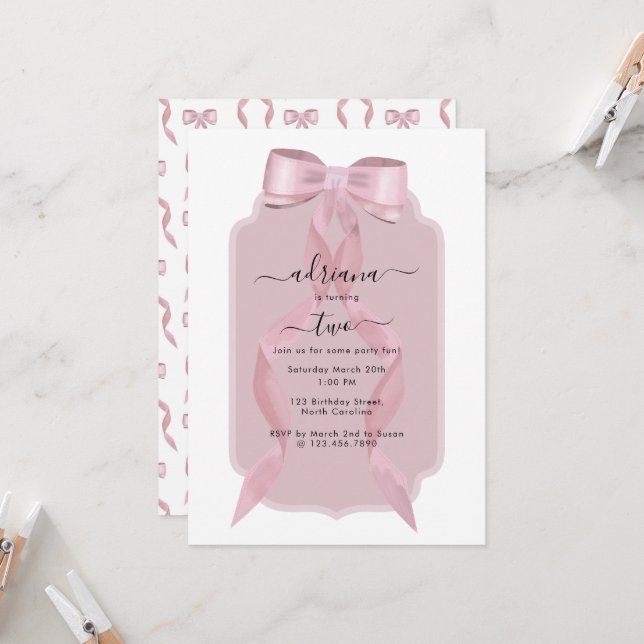 Finare Rosa Bow Girly Coquette Birthday-inbjudan Inbjudningar (Fram/Back In Situ)