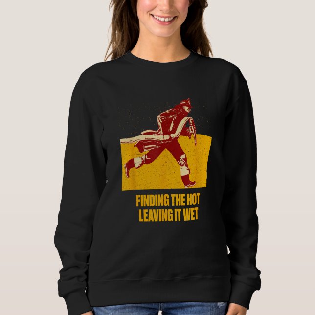 Finding Hot Leaving Wet  Firefighter Humor Fireman T Shirt (Framsida)