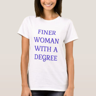 Finer kvinna med en grad i blå text t shirt