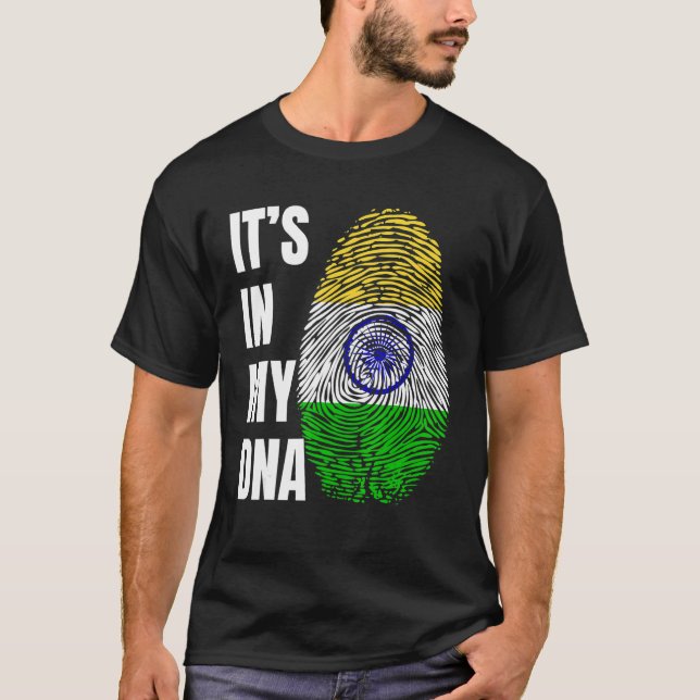 Fingerprint DNA Biometry Indian Flag India T Shirt (Framsida)