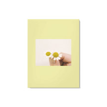 “Fingertip Daisy – Gentle Nature Wall Art”