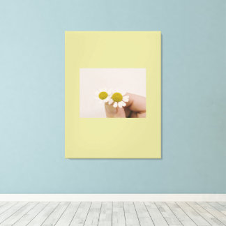 “Fingertip Daisy – Gentle Nature Wall Art” Canvastryck