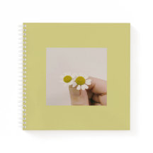 Fingertip Daisy – Mjuk Estetisk Spiralanteckningsb