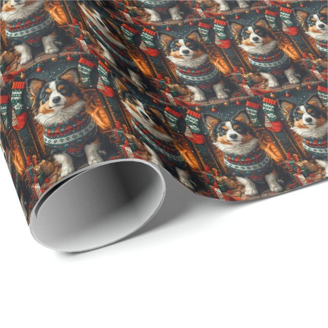 Finsk Lapphund Hund Med Julpresent Braskamin Presentpapper (Rullad Hörn)