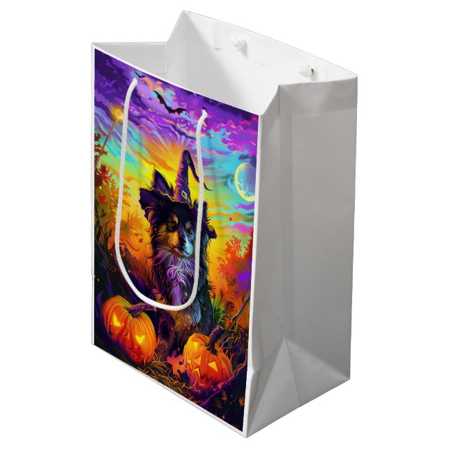 Finska Lapphund Hund Halloween Witch och Pumpkin (Framsidan Vinklad)