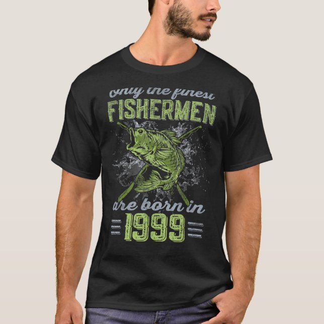Finst Fishermen Born 1999 Largemouth Bass 23 Bi T Shirt (Framsida)