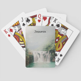 Fint vattenfall i en bergsskog casinokort