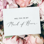 Fintvätt av Kalligrafi Maid of honor Frieri kort<br><div class="desc">Detta känsliga frieri för kalligrafi i maid of honor är perfekt för ett modernt bröllop. Den romantiska minimalistiska designen har fin och svart typografi med elegant på vit bakgrund med ett rent och enkelt utseende. Anpassa kortet med namn i bruden och maid of honor. Anpassa kortets baksida med ett meddelande...</div>