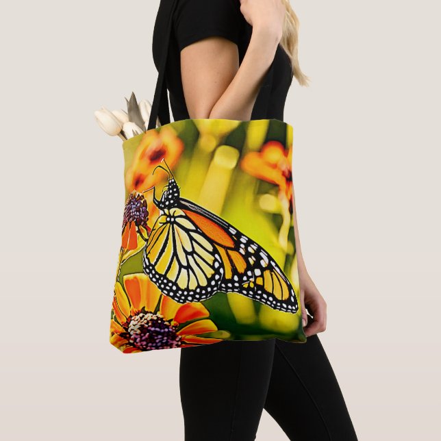 Fintvätt av monarch Butterfly-blommor Tygkasse (Närbild)