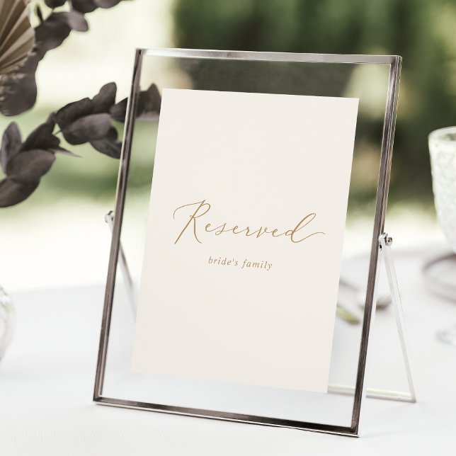 Fintvätt av reserverat tecken för Lodrät Guld och  (Delicate Gold and Cream Vertical Reserved Sign)