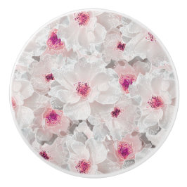 Fintvätt av vit och rosa blommigt knopp