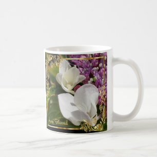 Fintvätt av vita blommor med guldfärgad ton grä kaffemugg