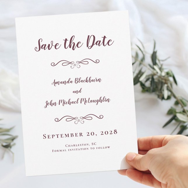 Fintvätt Chic för romsk kalligrafi i Burgundy-skri Spara Datumet (Delicate Burgundy Script Romantic Calligraphy Chic Save The Date Wedding Invitation Announcement )