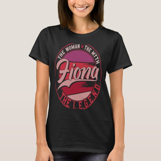 Fiona Dam i Myth the Legend T Shirt (Framsida)