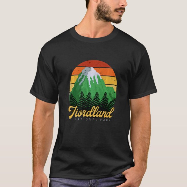 Fiordland National Park New Zealand Nature Camping T Shirt (Framsida)