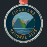 Fiordland National Park New Zealand Retro Circle Julgransprydnad Metall<br><div class="desc">Konstruktion för textmarksvektorbilder. Fiordland National Park ligger i sydvästra Nya Zeelands sydö. Det är känt för glaciärhjärtan från Doubful och Milford ljud.</div>