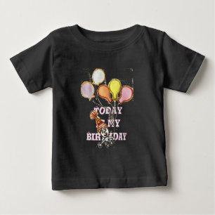 Fira med vår uppspelande födelsedag Hälsning Lyckl Tee Shirt